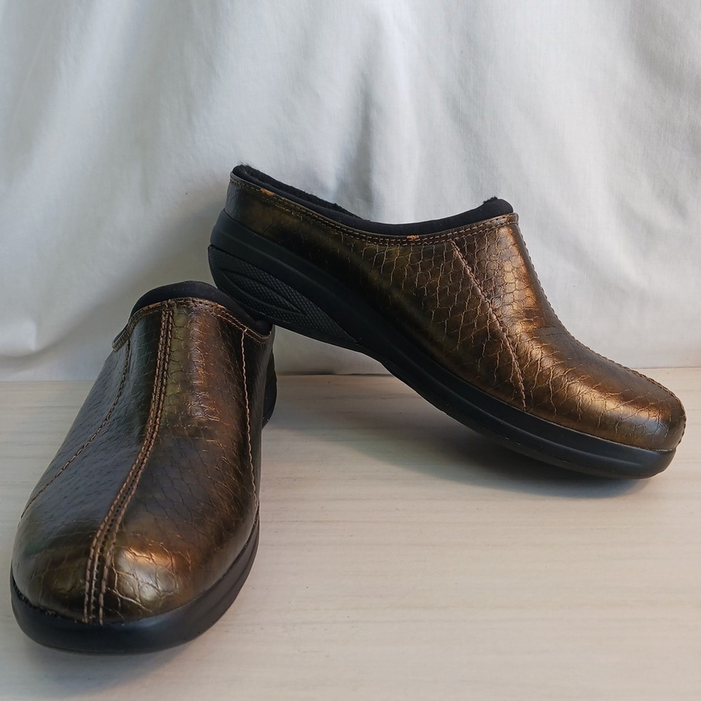 Grasshoppers Gold Shimmer Platform Slip On Shoes Womens 8M